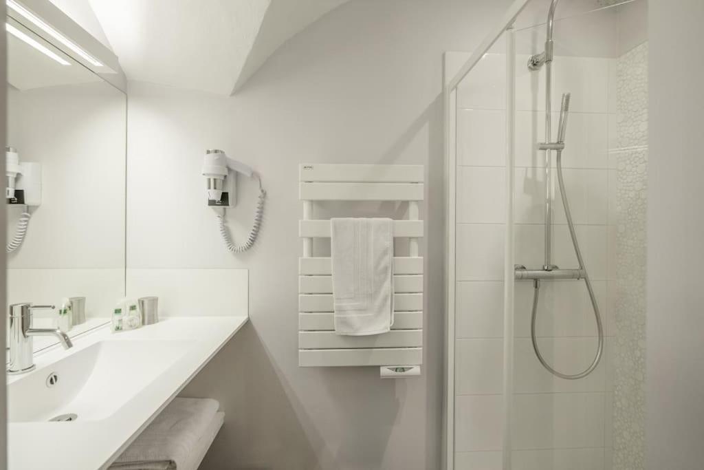 Aya, Moderne Dans Le Coeur Du Village Appartement